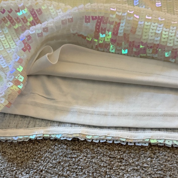 Venus Iridescent Sequin Crop Top - Picture 2 of 7